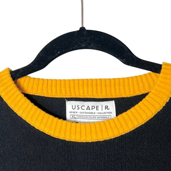 Uscape University of Iowa Hawkeyes Men's Crewneck Knit Sweater Size XL - Picture 3 of 8